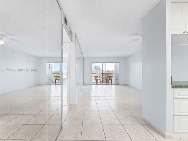 8005 Lake Dr 408, Doral, FL 33166