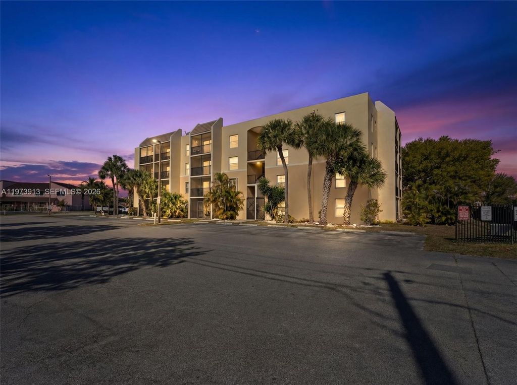 8005 Lake Dr 408, Doral, FL 33166