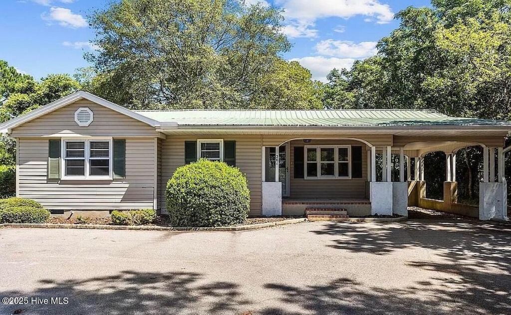 201 E Barrett Street, Carthage, NC 28327