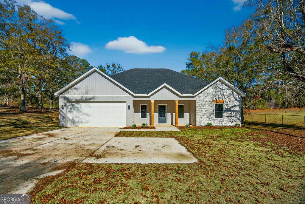 3080 15th SW, Lanett, AL 36863