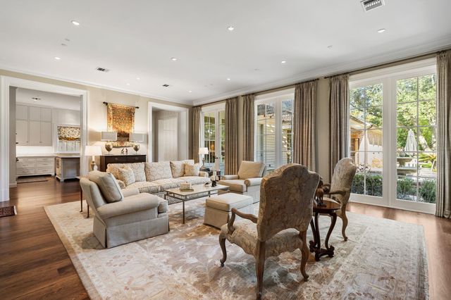 8 Tokeneke Trail, Houston, TX 77024