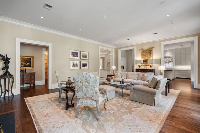 8 Tokeneke Trail, Houston, TX 77024