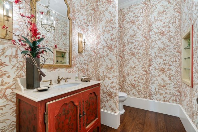 8 Tokeneke Trail, Houston, TX 77024