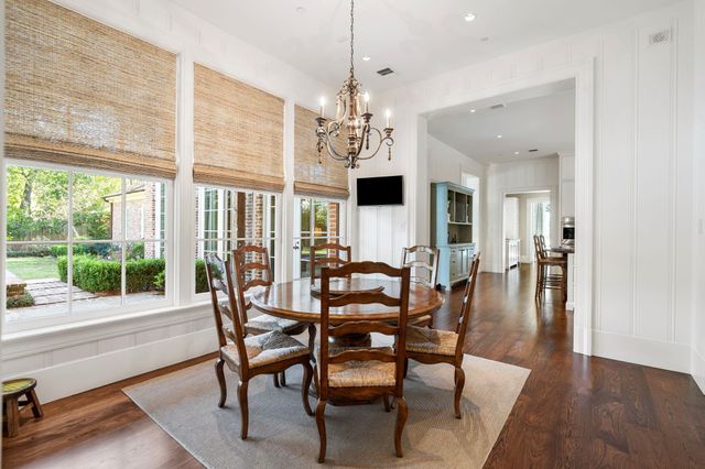 8 Tokeneke Trail, Houston, TX 77024