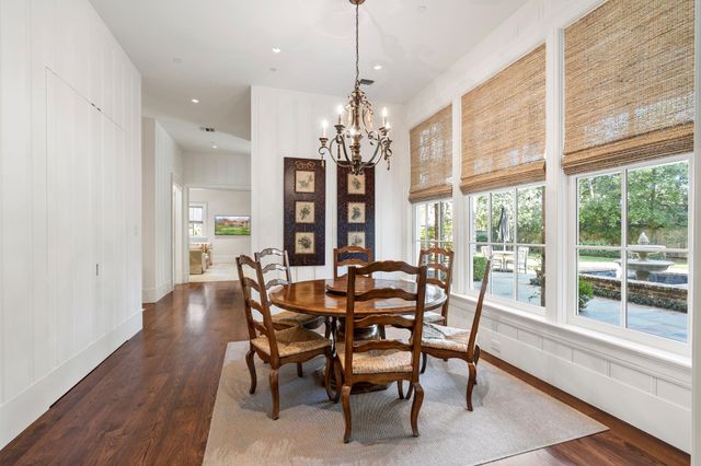 8 Tokeneke Trail, Houston, TX 77024