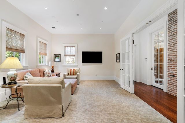 8 Tokeneke Trail, Houston, TX 77024