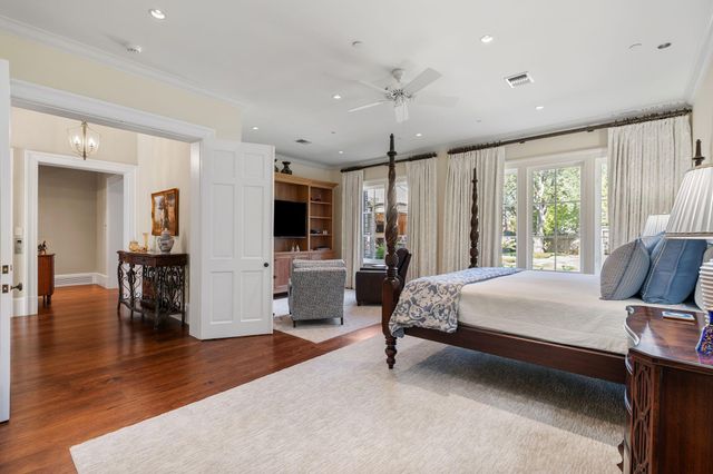 8 Tokeneke Trail, Houston, TX 77024