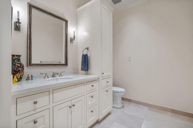 8 Tokeneke Trail, Houston, TX 77024