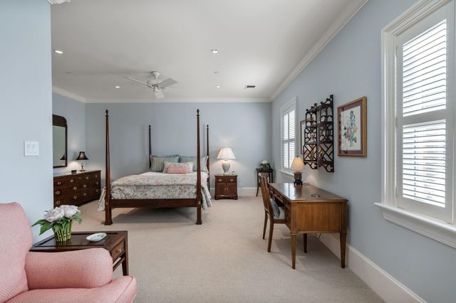 8 Tokeneke Trail, Houston, TX 77024