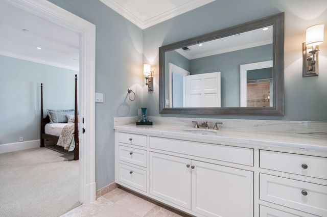 8 Tokeneke Trail, Houston, TX 77024