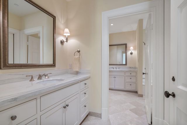 8 Tokeneke Trail, Houston, TX 77024