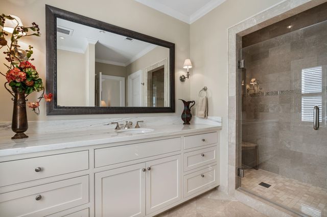 8 Tokeneke Trail, Houston, TX 77024