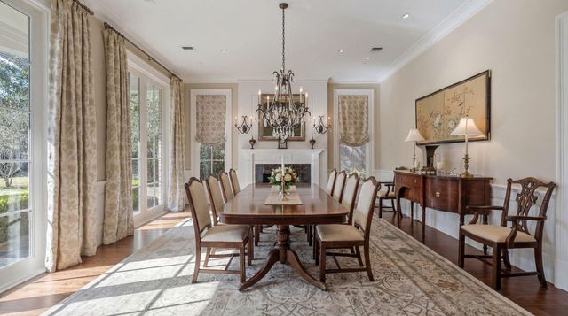 8 Tokeneke Trail, Houston, TX 77024