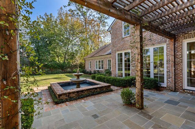 8 Tokeneke Trail, Houston, TX 77024