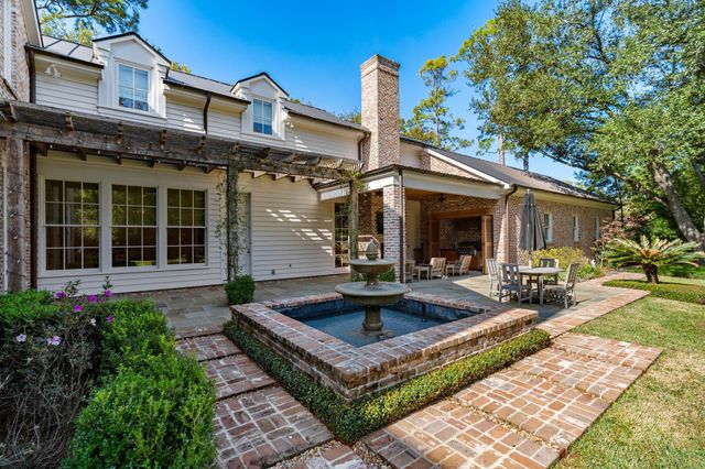 8 Tokeneke Trail, Houston, TX 77024