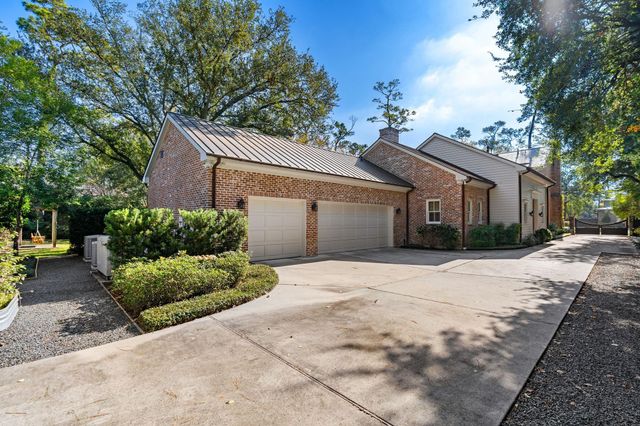 8 Tokeneke Trail, Houston, TX 77024