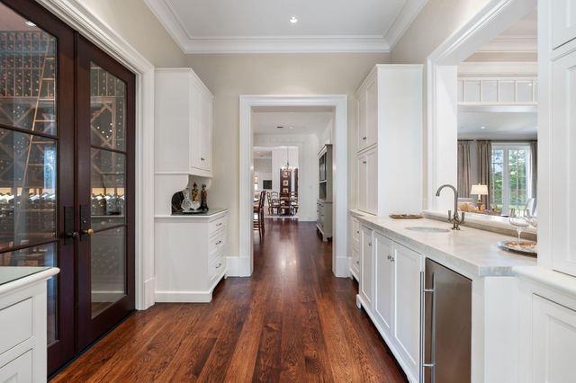 8 Tokeneke Trail, Houston, TX 77024