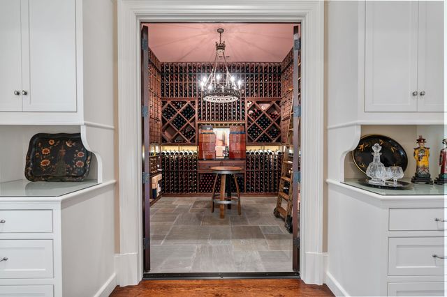 8 Tokeneke Trail, Houston, TX 77024