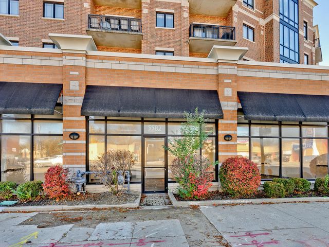 5582 N Lincoln Avenue C2, Chicago, IL 60625