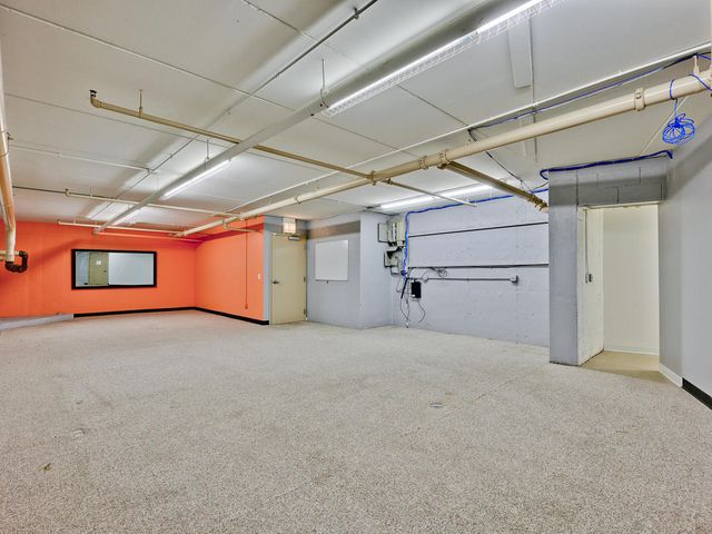 5582 N Lincoln Avenue C2, Chicago, IL 60625