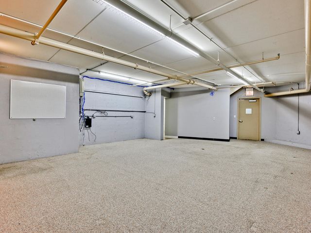 5582 N Lincoln Avenue C2, Chicago, IL 60625