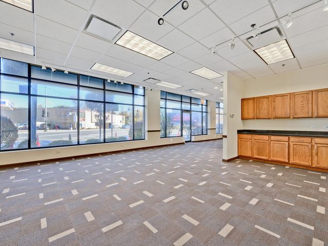 5582 N Lincoln Avenue C2, Chicago, IL 60625