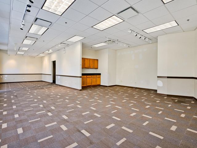 5582 N Lincoln Avenue C2, Chicago, IL 60625