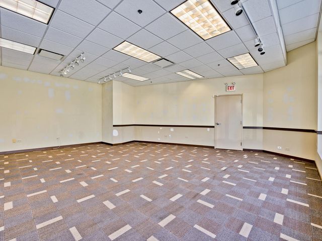 5582 N Lincoln Avenue C2, Chicago, IL 60625