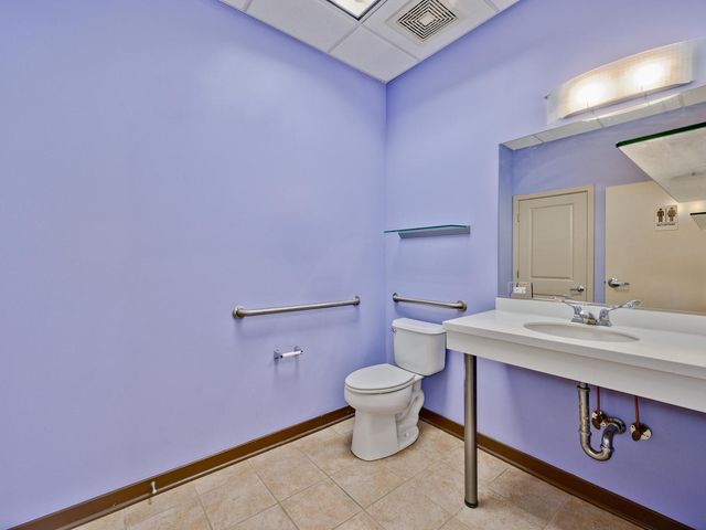 5582 N Lincoln Avenue C2, Chicago, IL 60625