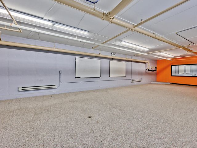5582 N Lincoln Avenue C2, Chicago, IL 60625