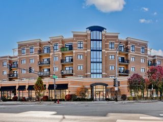5582 N Lincoln Avenue C2, Chicago, IL 60625
