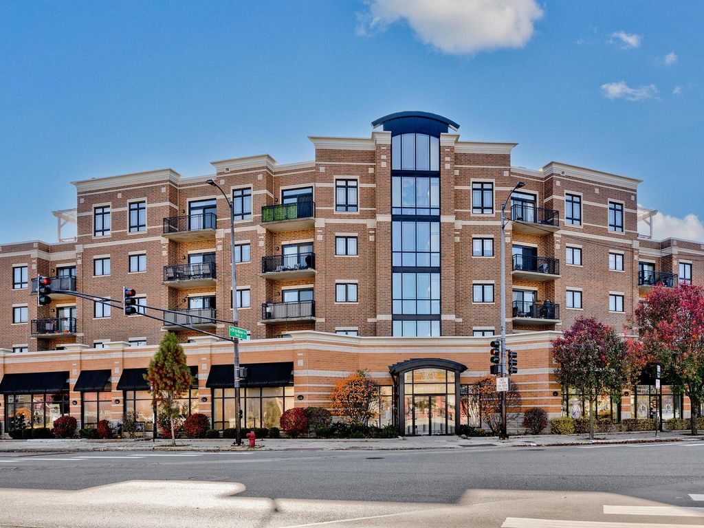 5582 N Lincoln Avenue C2, Chicago, IL 60625