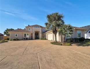 104 Pine Valley Dr, Portland, TX 78374