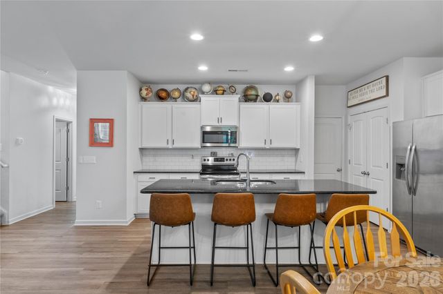 4604 Fairway Run Drive, Pfafftown, NC 27040