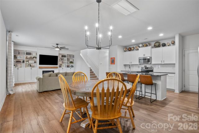 4604 Fairway Run Drive, Pfafftown, NC 27040