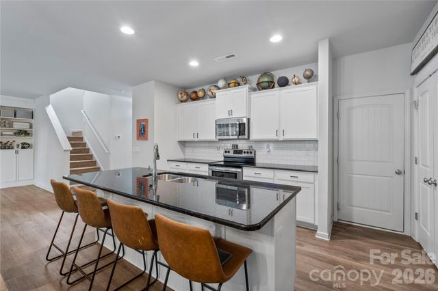 4604 Fairway Run Drive, Pfafftown, NC 27040
