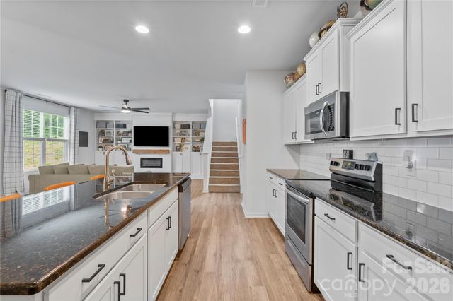 4604 Fairway Run Drive, Pfafftown, NC 27040