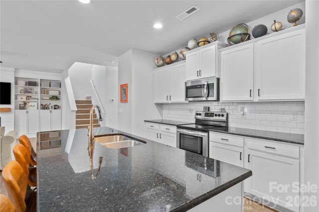 4604 Fairway Run Drive, Pfafftown, NC 27040