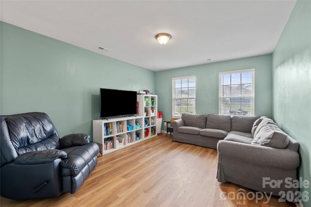 4604 Fairway Run Drive, Pfafftown, NC 27040