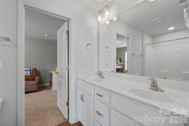 4604 Fairway Run Drive, Pfafftown, NC 27040