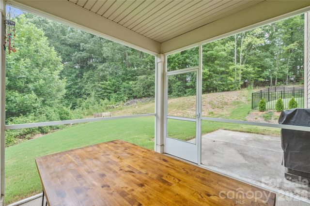 4604 Fairway Run Drive, Pfafftown, NC 27040