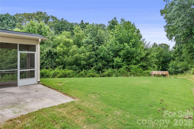 4604 Fairway Run Drive, Pfafftown, NC 27040