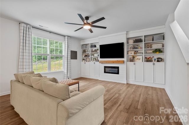 4604 Fairway Run Drive, Pfafftown, NC 27040