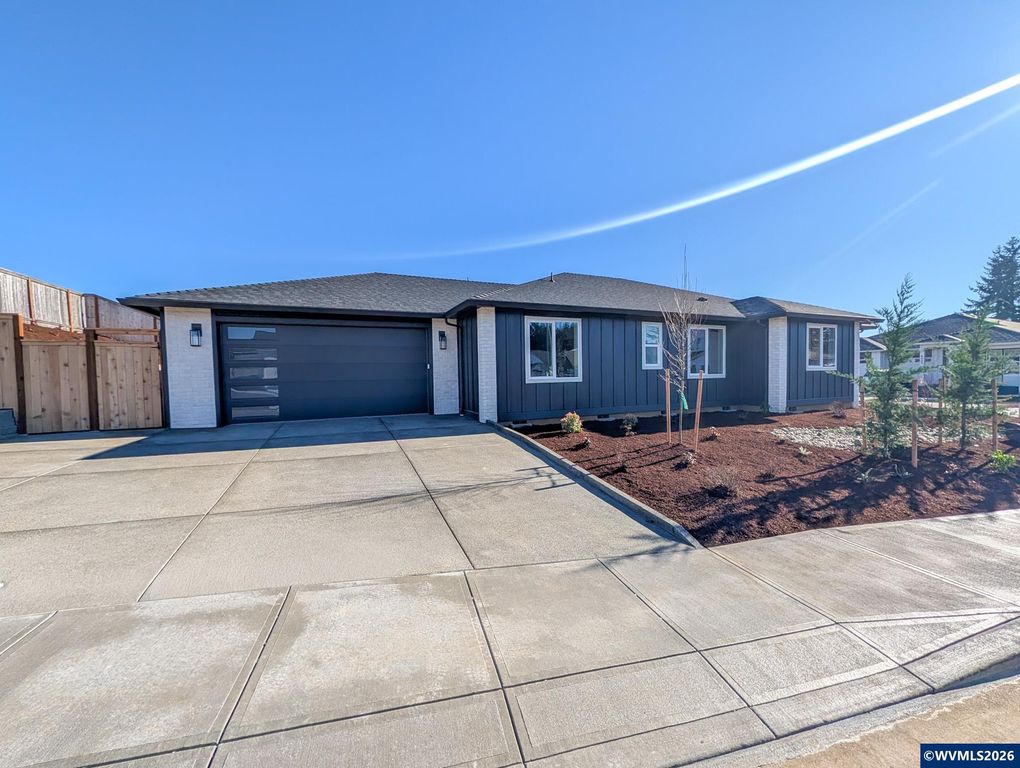 Image 1 of property listing at 6024 Evangelista St S, Salem, OR 97306