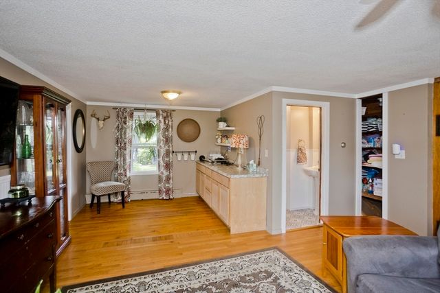 35 Pinehurst St, Westfield, MA 01085