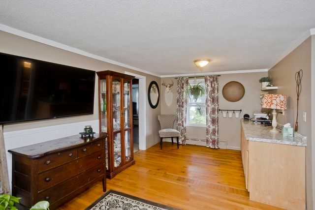 35 Pinehurst St, Westfield, MA 01085