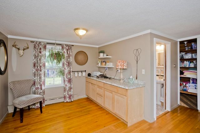35 Pinehurst St, Westfield, MA 01085