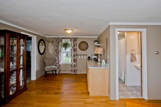 35 Pinehurst St, Westfield, MA 01085