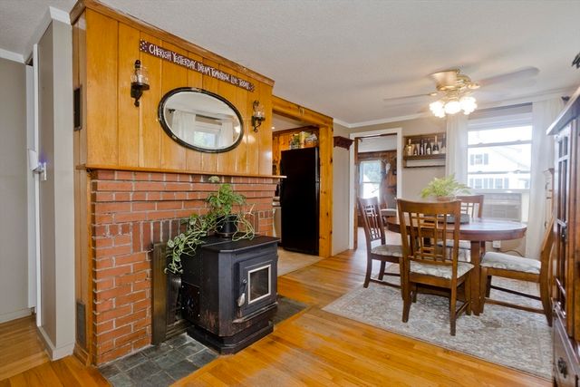 35 Pinehurst St, Westfield, MA 01085