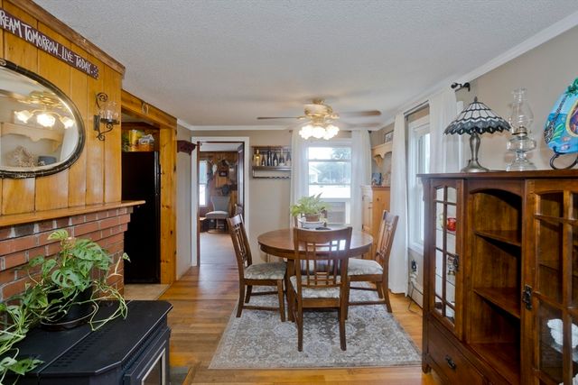 35 Pinehurst St, Westfield, MA 01085